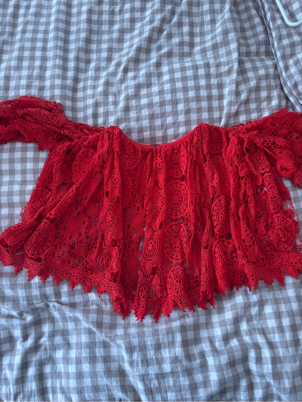 Tularosa | Amelia cropped red lace top - Picture 3 of 8